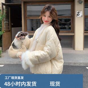 淡黄色新中式国风印花羽绒服女冬超火好看羊羔毛拼接保暖加厚外套