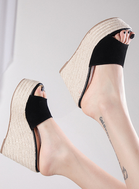坡跟凉拖女夏外穿12cm新款经z典款厚底松糕高跟凉鞋防滑一字拖鞋