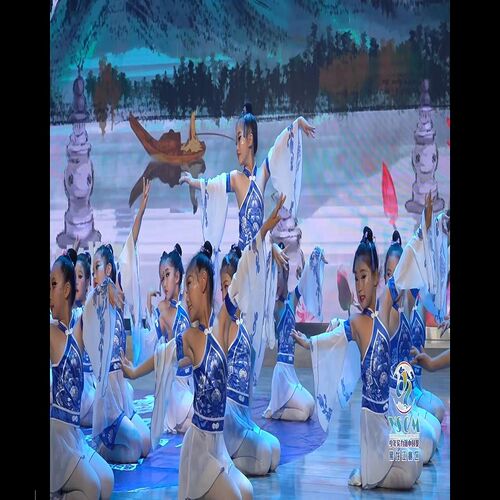 女童青花瓷国潮i复古演出服古典舞踏歌中国风表演服幼儿走秀套装