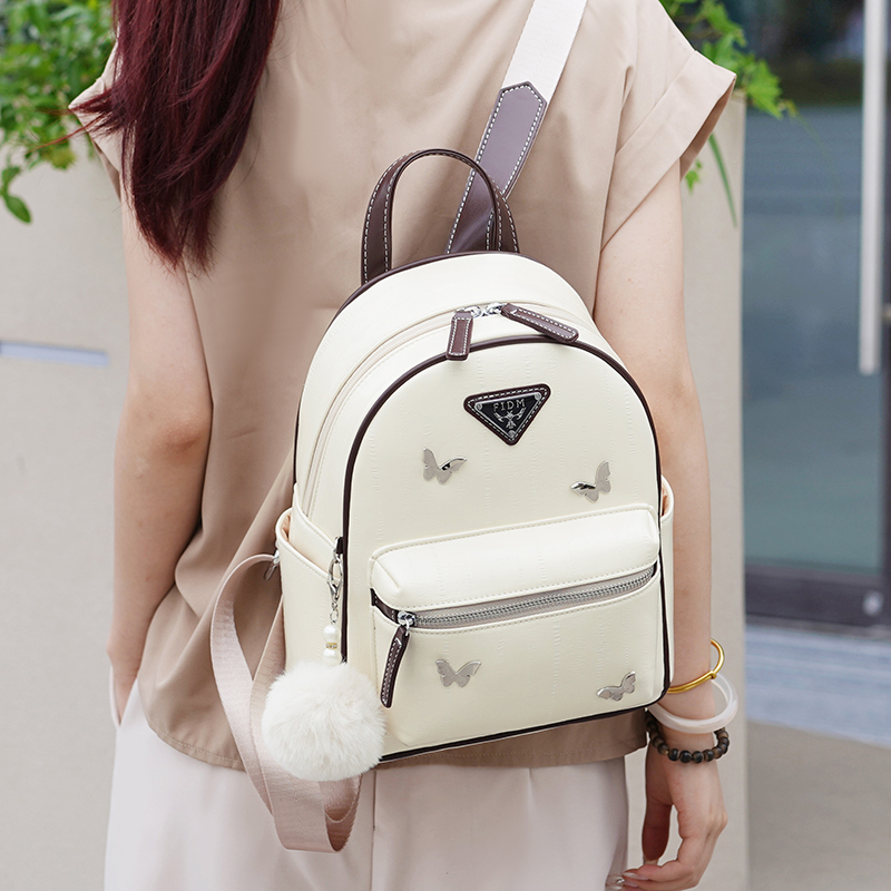 包包女款双肩包设计感小众设计感银色小型背包女士双肩旅行轻便