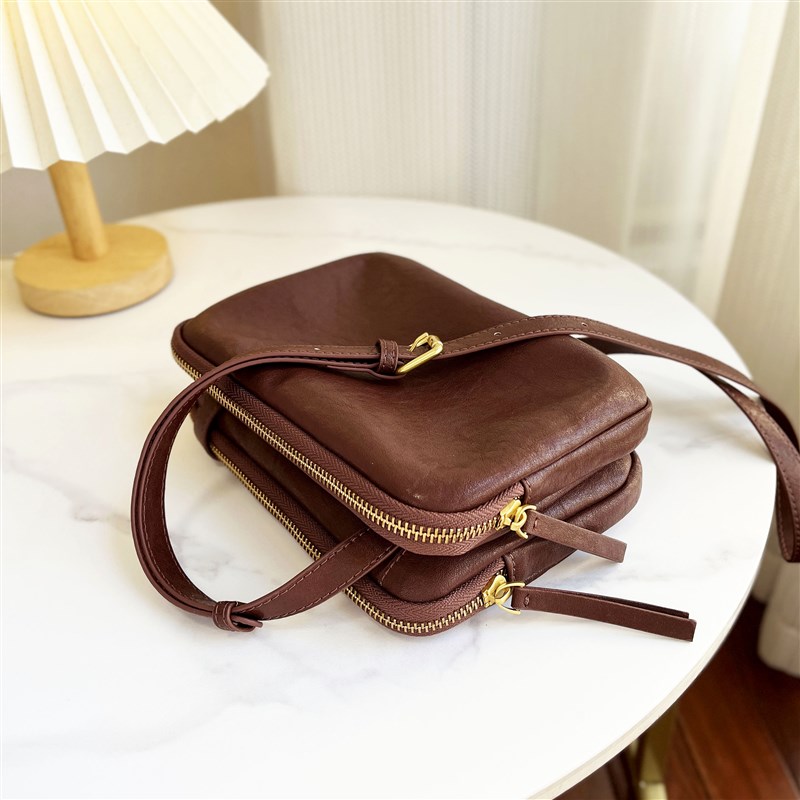 植鞣软牛皮小方包女斜挎2024新款冬双层豆腐包复古红色迷你小包包