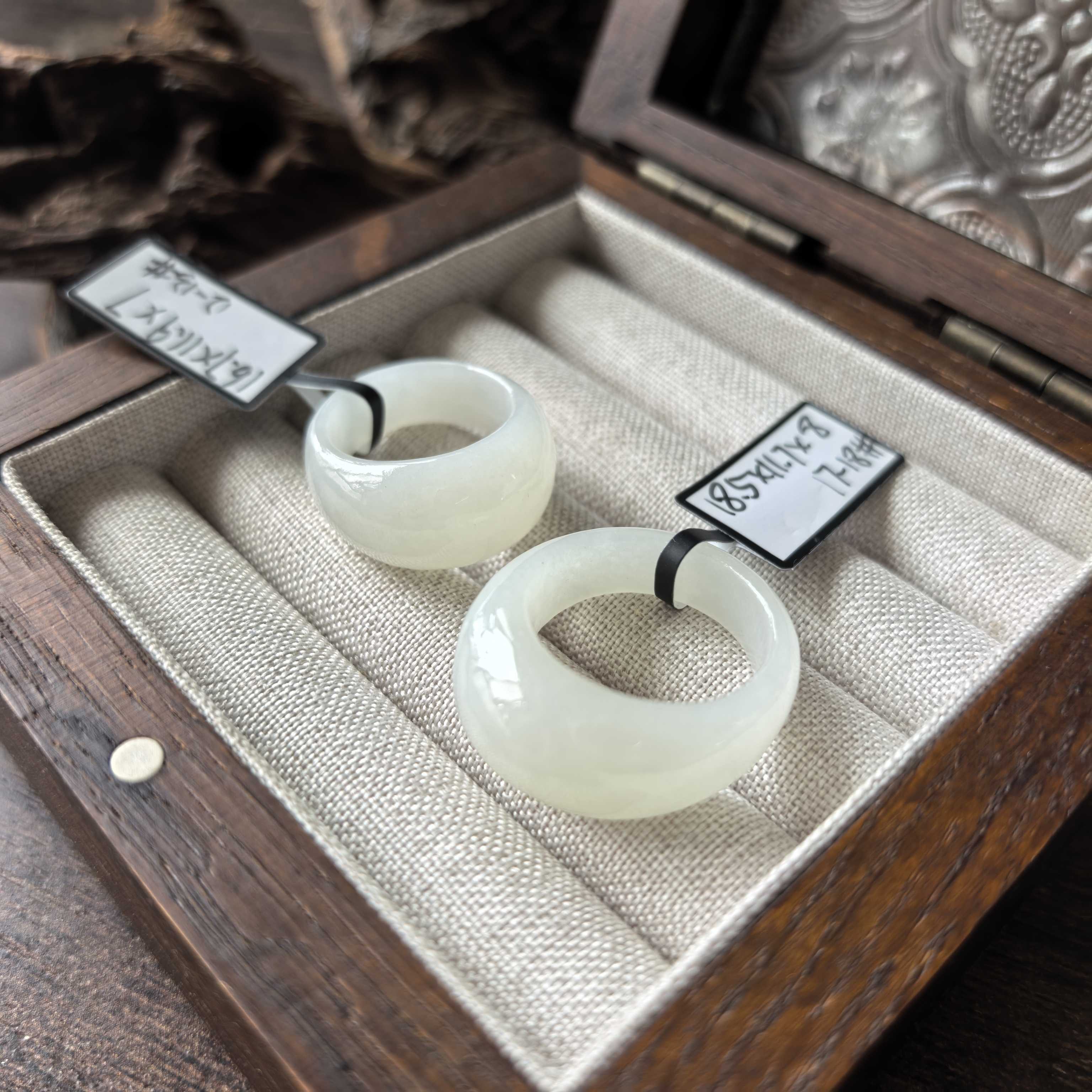 和田玉俄料白玉馒头戒指包容棉质地细润手工雕刻