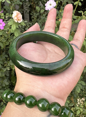 和田玉碧玉聚红皮菠菜绿手镯圈口61.5条宽15.2包容表面结构纹