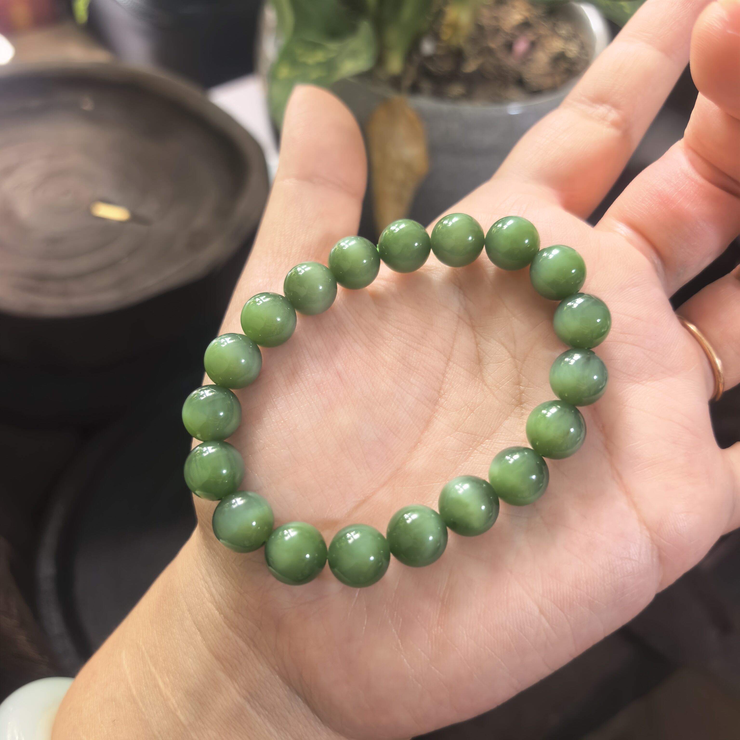 天然和田玉俄料碧玉10mm绿猫眼手串