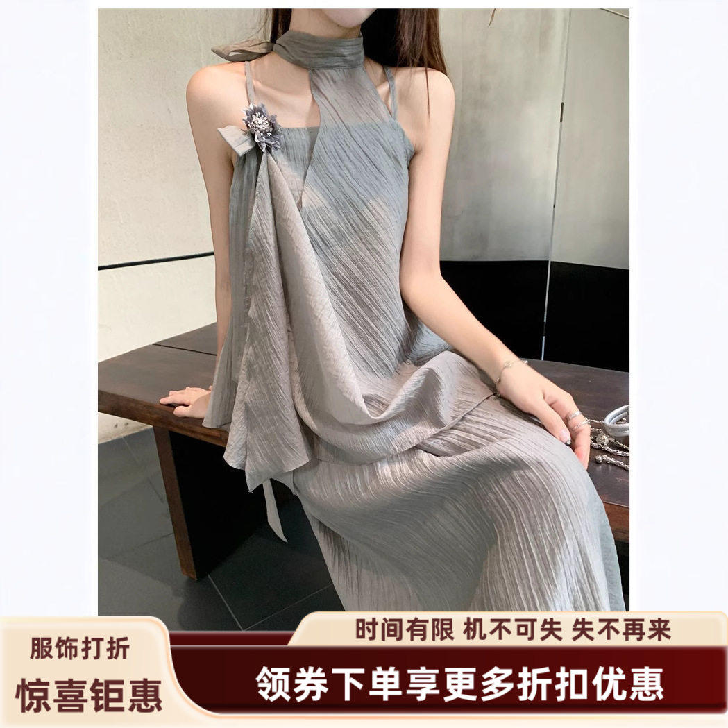 2026年夏季穿搭套装新中式挂脖吊带连衣裙女气质清冷松弛感长裙子