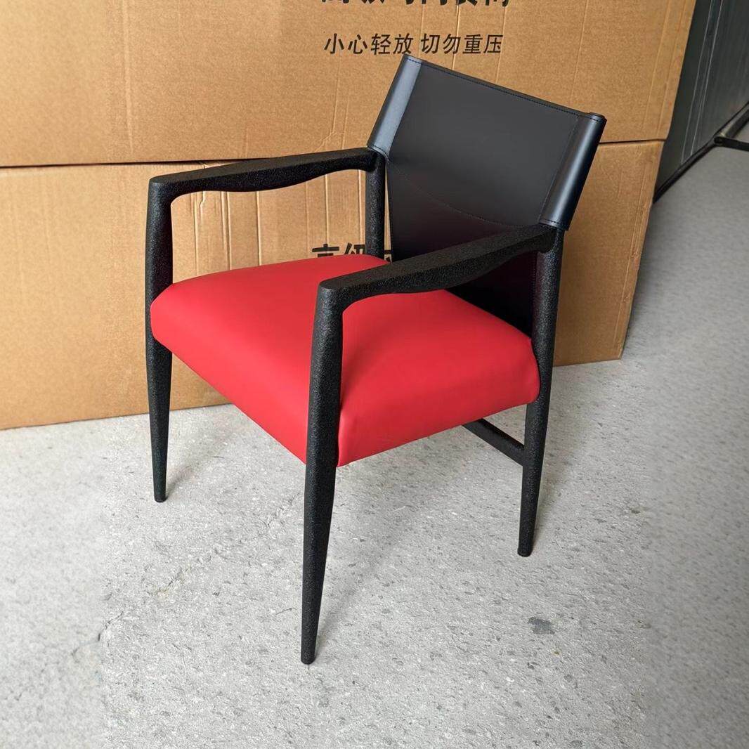 轻奢简约餐厅马鞍皮椅北欧实木餐椅家用靠背椅咖啡厅客厅休闲椅子