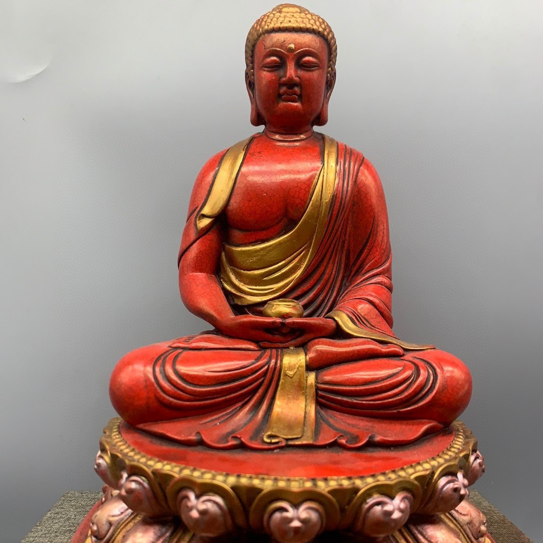 仿寿山石朱砂描金莲花座佛摆件