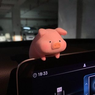 饰车内饰品摆件网红猪卡通猪上中控车载玩偶台女 车创意可爱汽车装