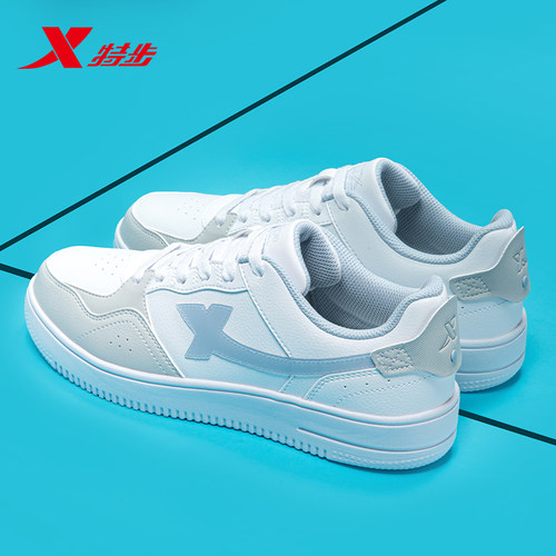 特步板鞋男新款透气休闲鞋