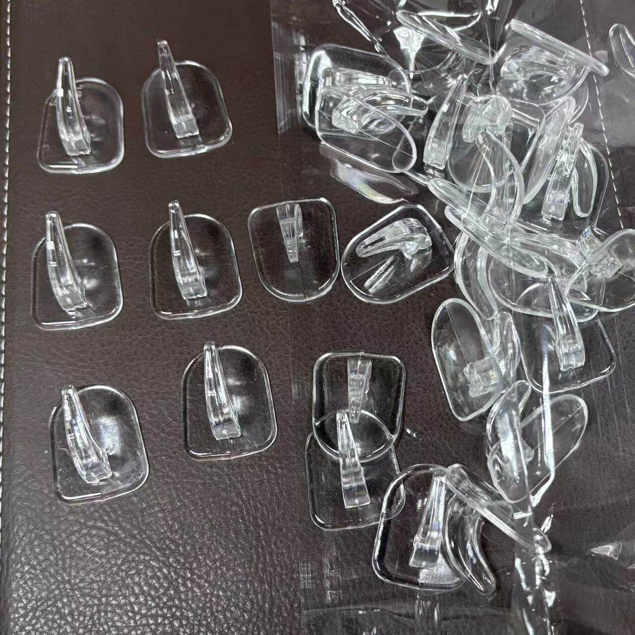 客厅教室车载简约迷你隐形粘钩透明牛角自粘无痕小挂钩