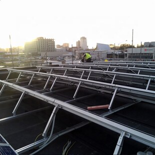 薄膜太阳能电池板安装光伏u支架 可压载可水泥墩基座太阳能支架