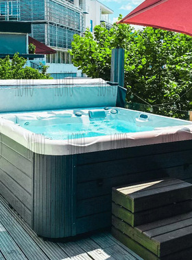 户外大池亚克力浴缸按摩冲浪水疗spa温泉泡池别墅游游花园jacuzzi
