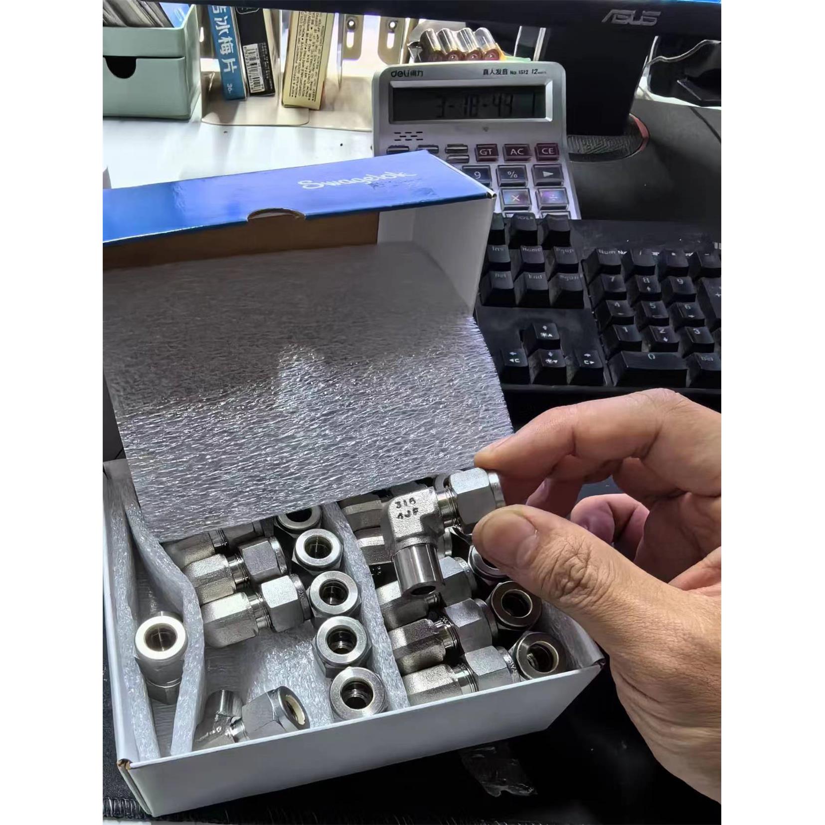 美国Swagelok卡套SS-600-2-4W焊弯头3/8 in.卡套管外径 x 1/4 in