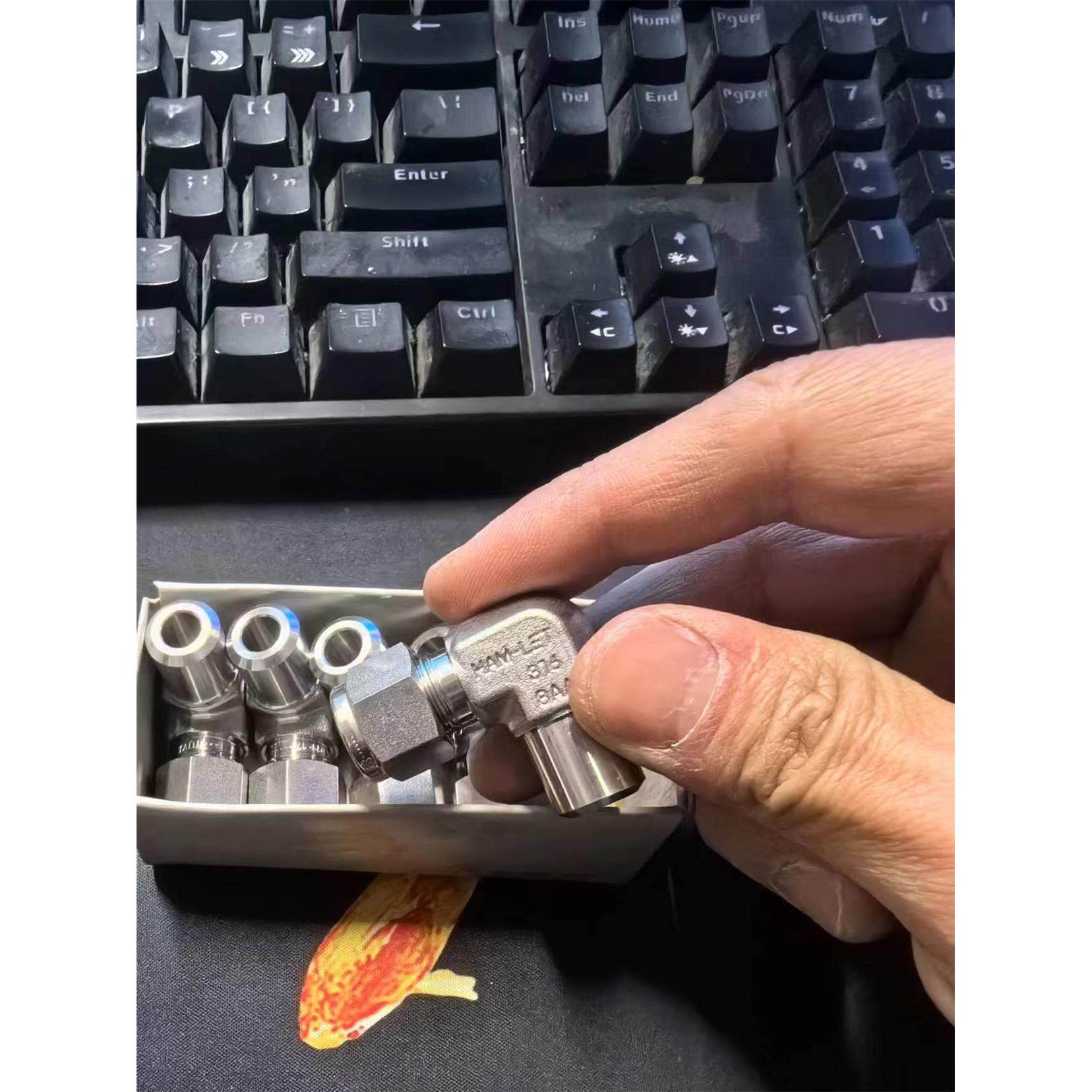 哈姆雷特HAM-LET卡套3/8-焊接1/4弯头769LN SS3/8*1/4 SS1/4*1/8,ZIPPO/瑞士军刀/眼镜,酒具,淘宝优惠券,粉丝福利购,淘宝优惠卷