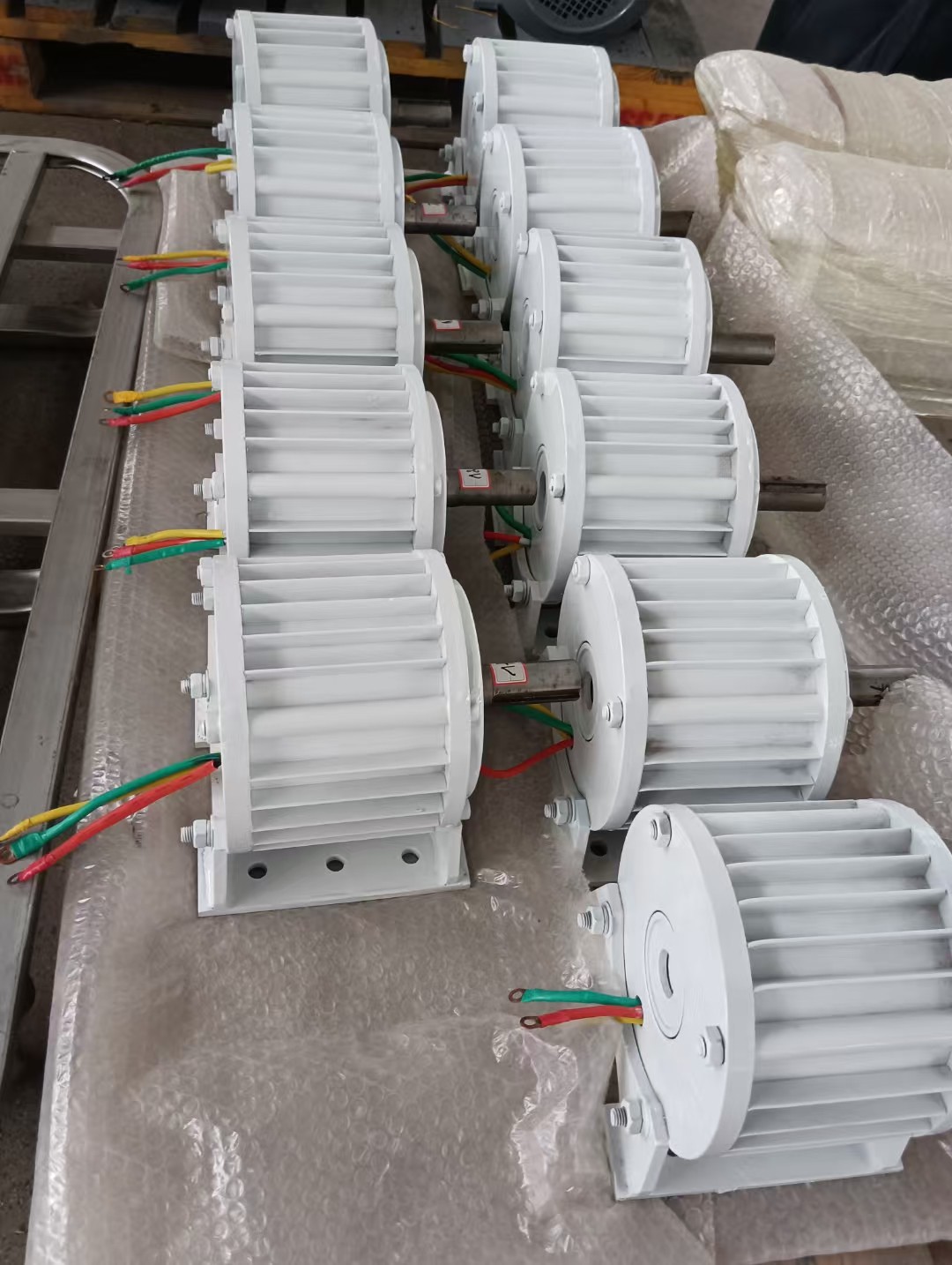 小型永磁发电机无碳刷强磁风力水力交流直流500瓦~800瓦12v24v48v