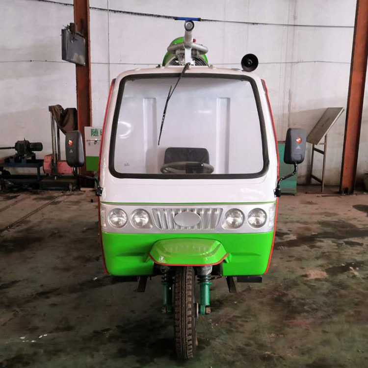 聚仁小型电动四轮除尘洒水车