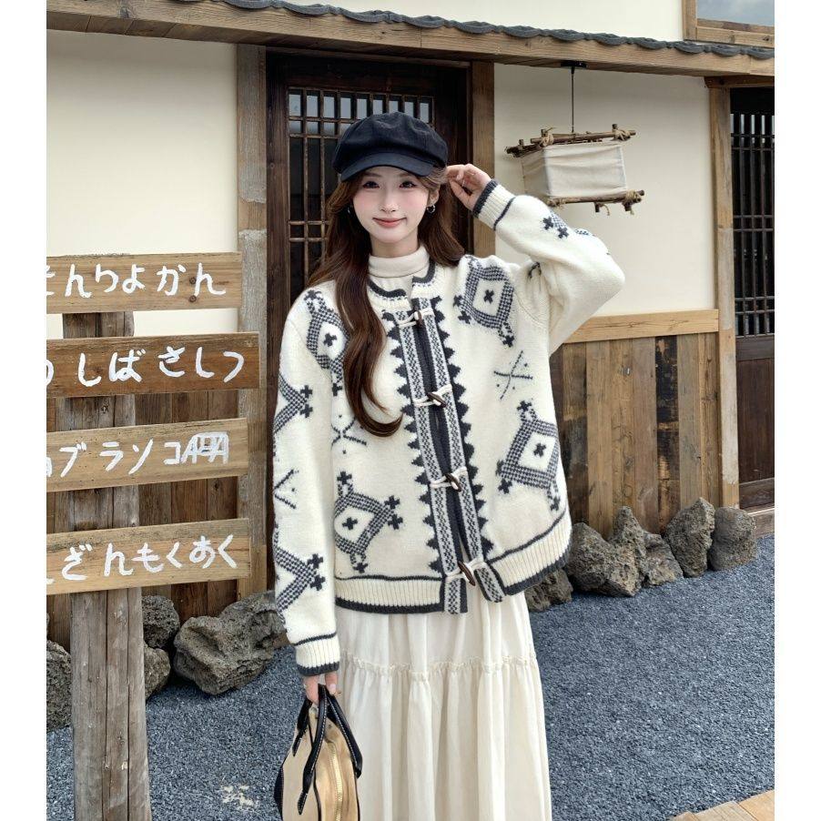 大码2025民族风木扣毛衣