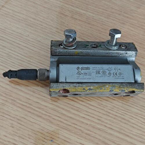 议价Pizzato HP AA050C-KSM 安全铰链开关可维修