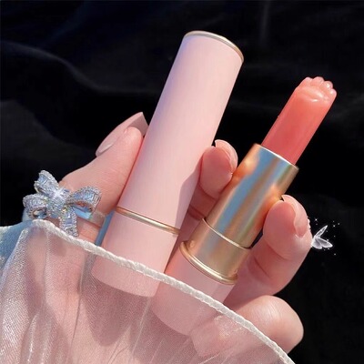 u先试用变色口红保湿滋润