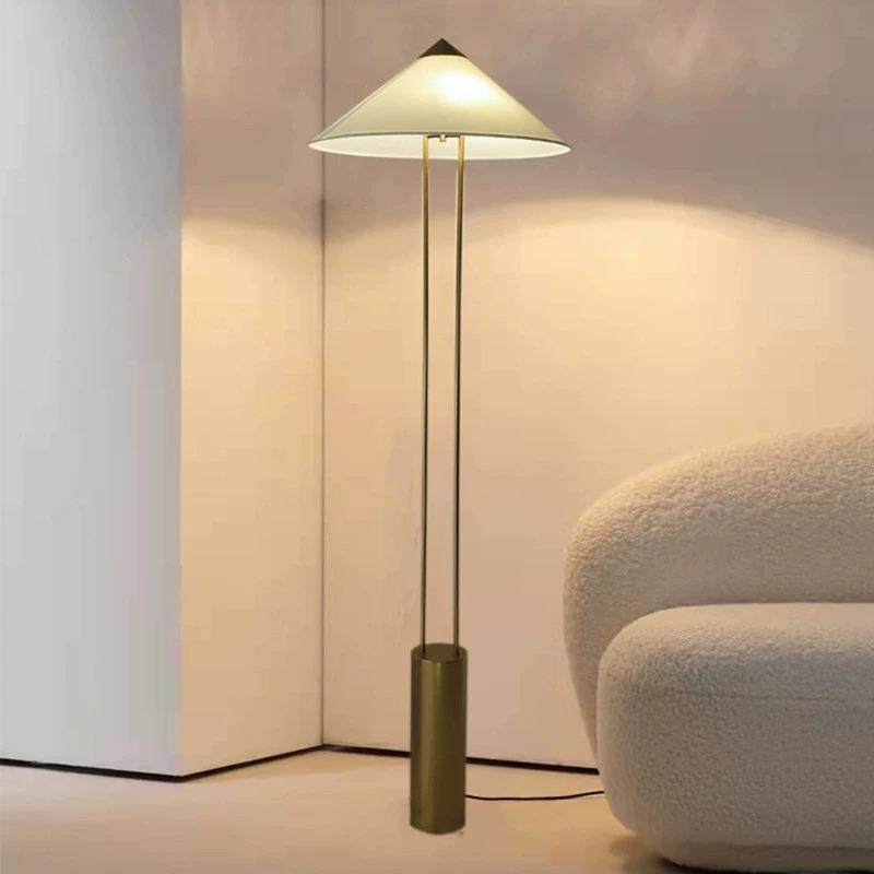 北欧中古落地灯现代简约客厅卧室沙发边样版房创意轻奢立式落地灯