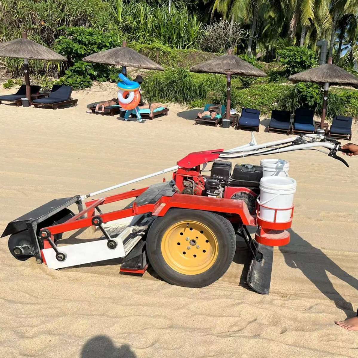 出口澳洲手推式沙滩清扫机 Beach sweeper石头垃圾清理沙滩清洁车