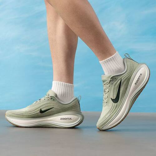 Nike Vomero Plus 绿色透气减震耐磨舒适贴合跑步鞋 HV8150-301