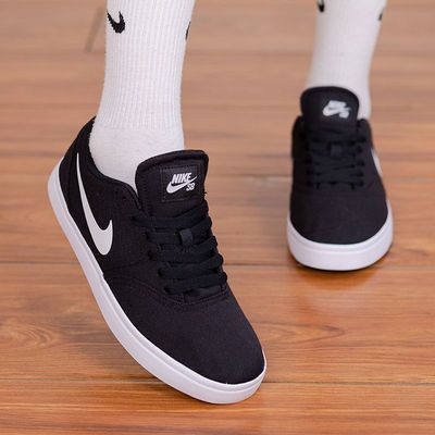 耐克轻便透气防滑低帮板鞋女款