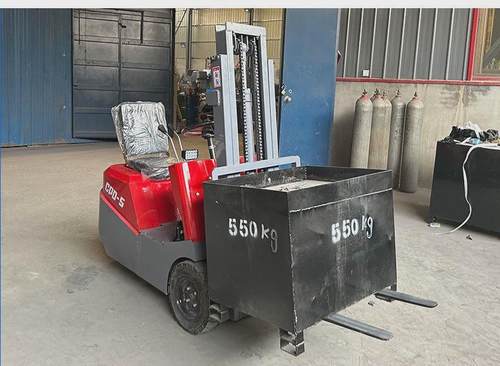 小型电动叉车0.5吨仓储库房1吨搬运车三支点液压升降迷你三轮装卸