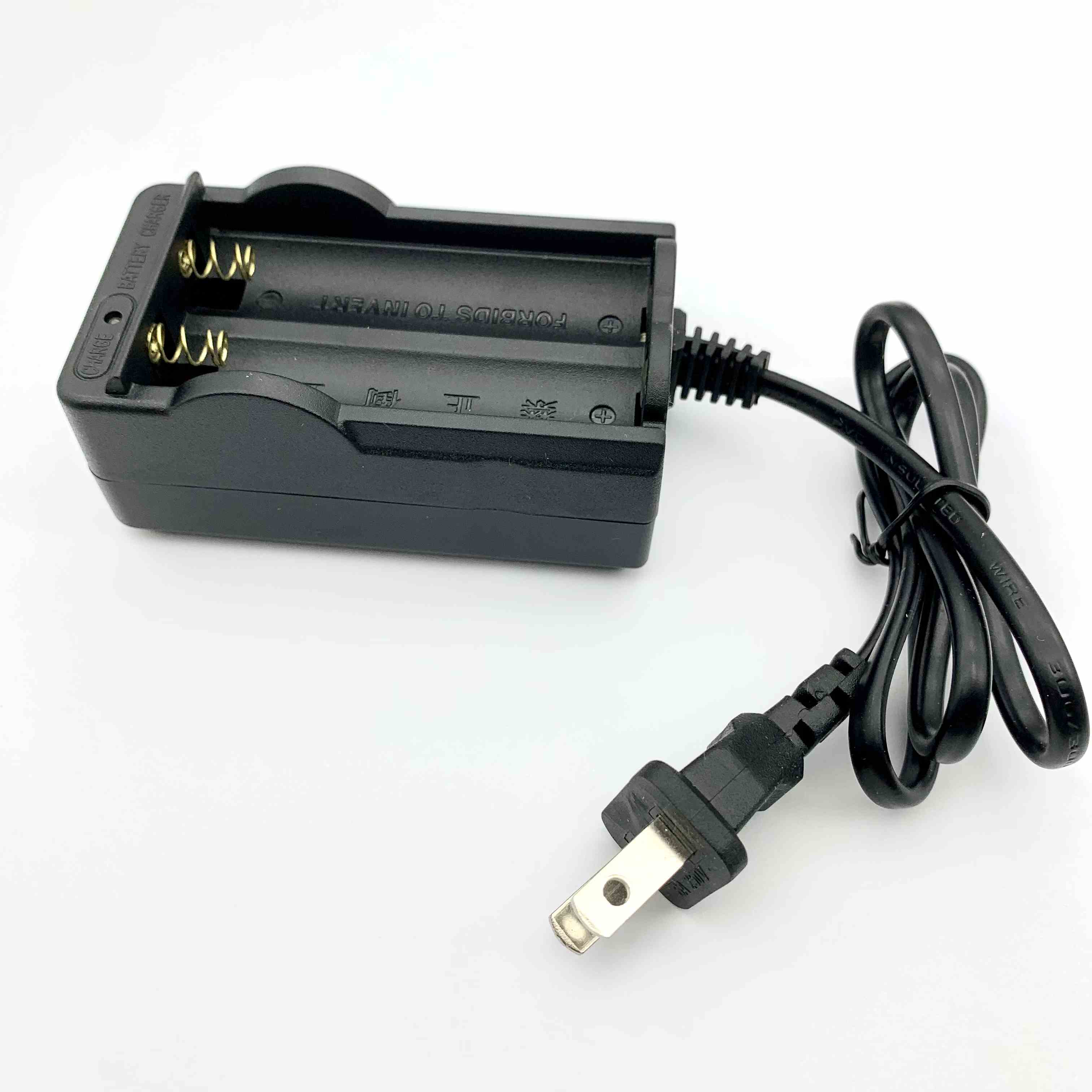 18650锂电池充电器3.7v4.2v强光手电筒电池充电器双槽智能充