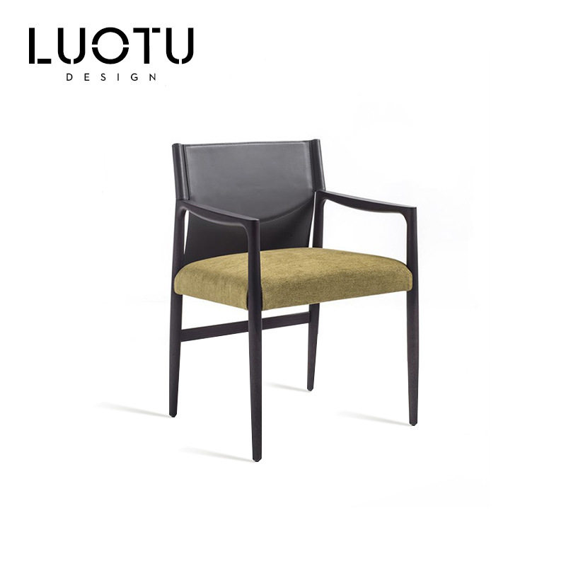 意式极简餐椅布艺书椅 家用酒店靠背扶手椅 设计师实木马鞍皮餐椅