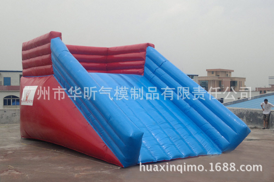 厂家供应 充气雪地太空悠波球 PVC草地悠波球 pvc水上充气碰碰球
