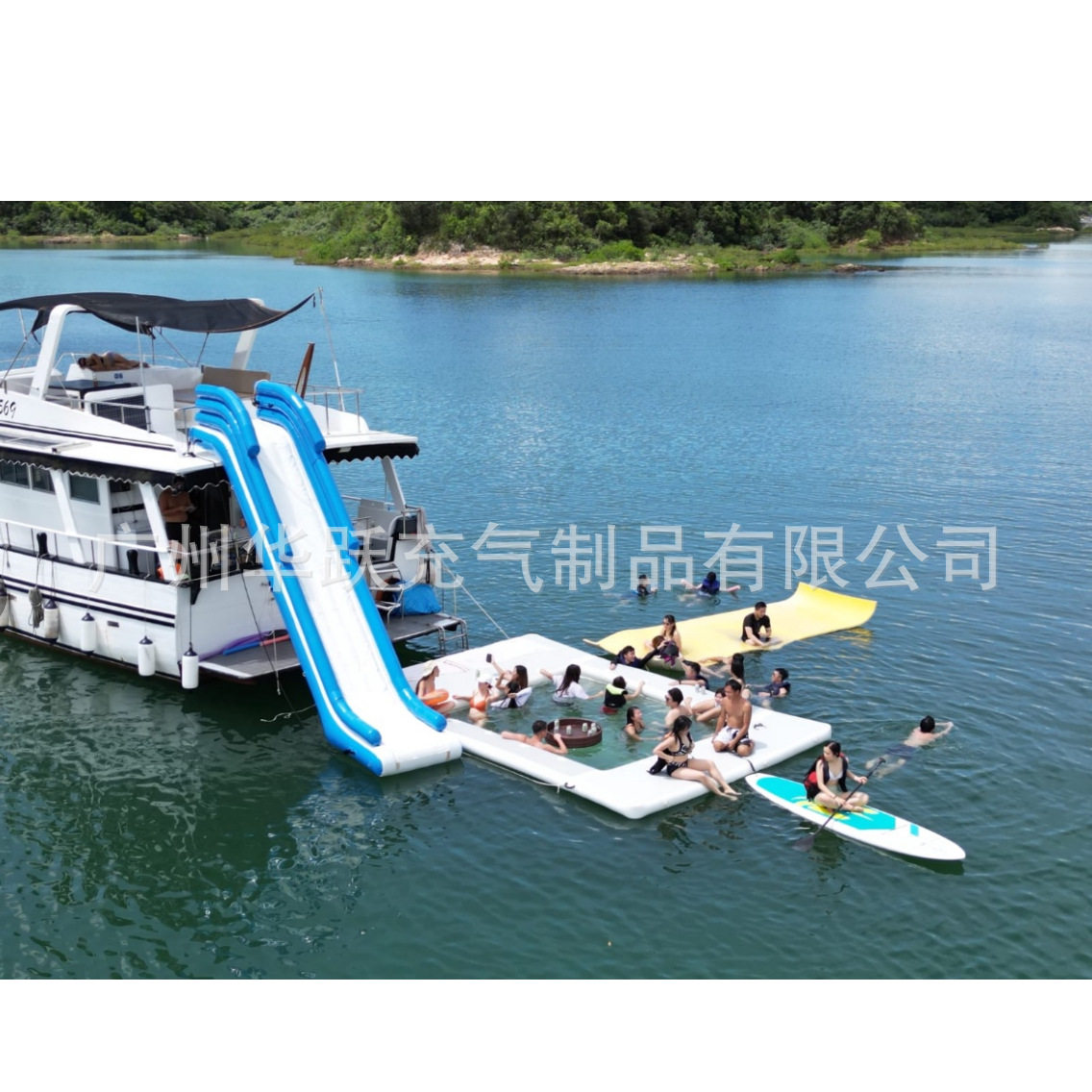 高端耐用充气水上游艇滑梯海上漂浮水池豪华游轮配套夏季游乐设备
