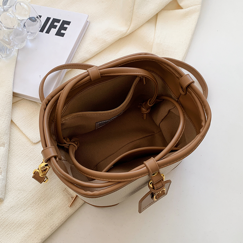 高级感爆款撞色小众包包女2023新款潮时尚单肩包斜挎包百搭水桶包