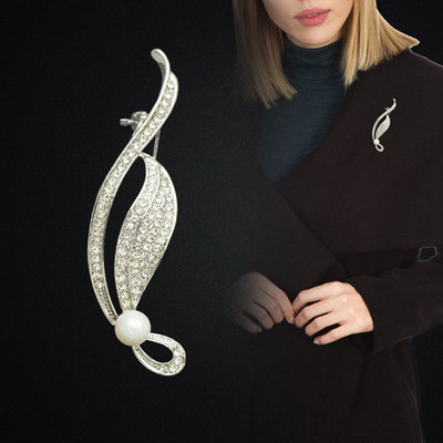 2021年新款潮气质高档珍珠胸针简约西装胸花女开衫扣大别针配饰