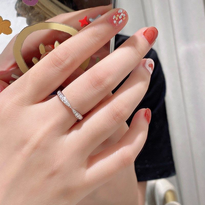 V型叠戴戒指女纯银轻奢高级感砖石 锆石小排钻莫比V乌斯环碎钻护