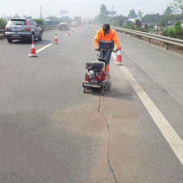 XLKC马路开槽扩缝机 路面养护开槽机 水泥路面开沟机鸿聚