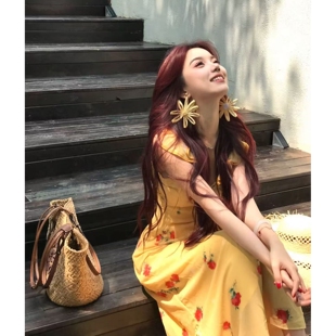 法式绝美黄色荷叶边V领碎花吊带连衣裙女夏超好看多巴胺收腰长裙