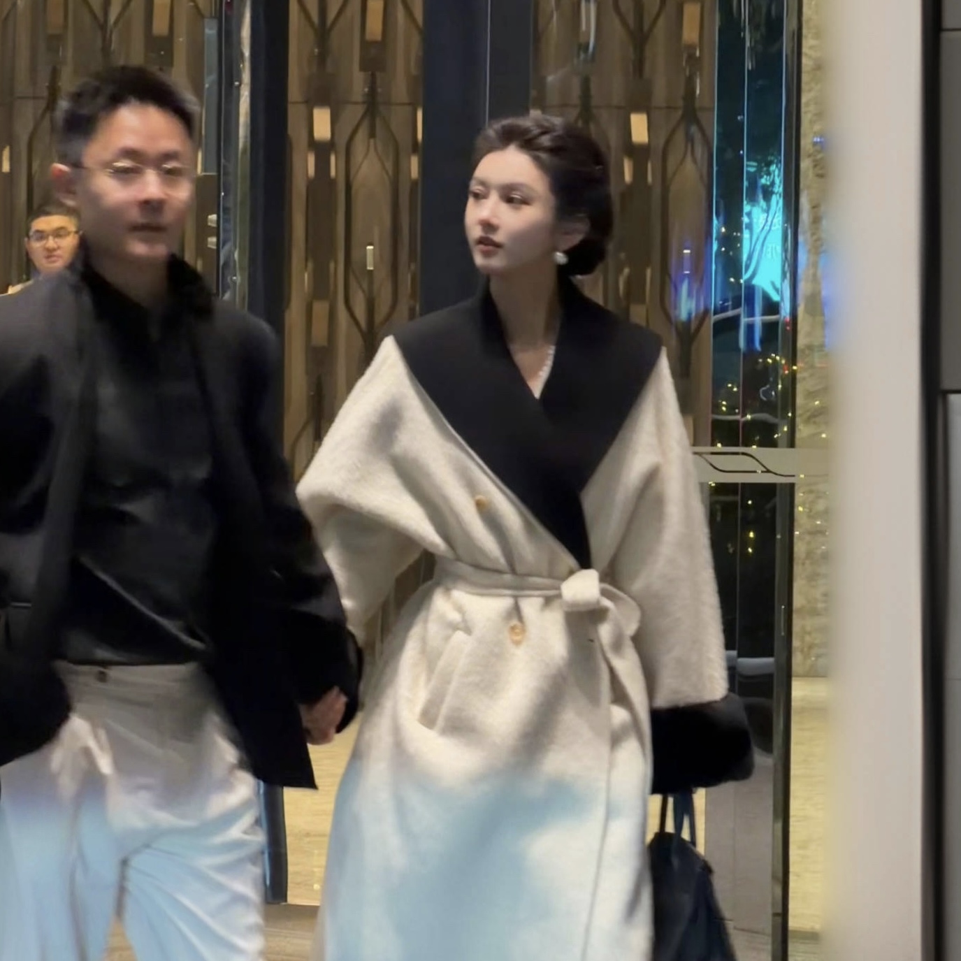 一块冰儿【黛安娜的晚宴】领子苏利羊毛撞色水貂袖口大衣LB-089