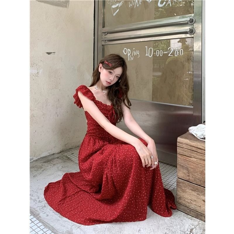 2026夏季新款收腰显瘦时尚设计感波点海边度假风连衣裙女装chic潮