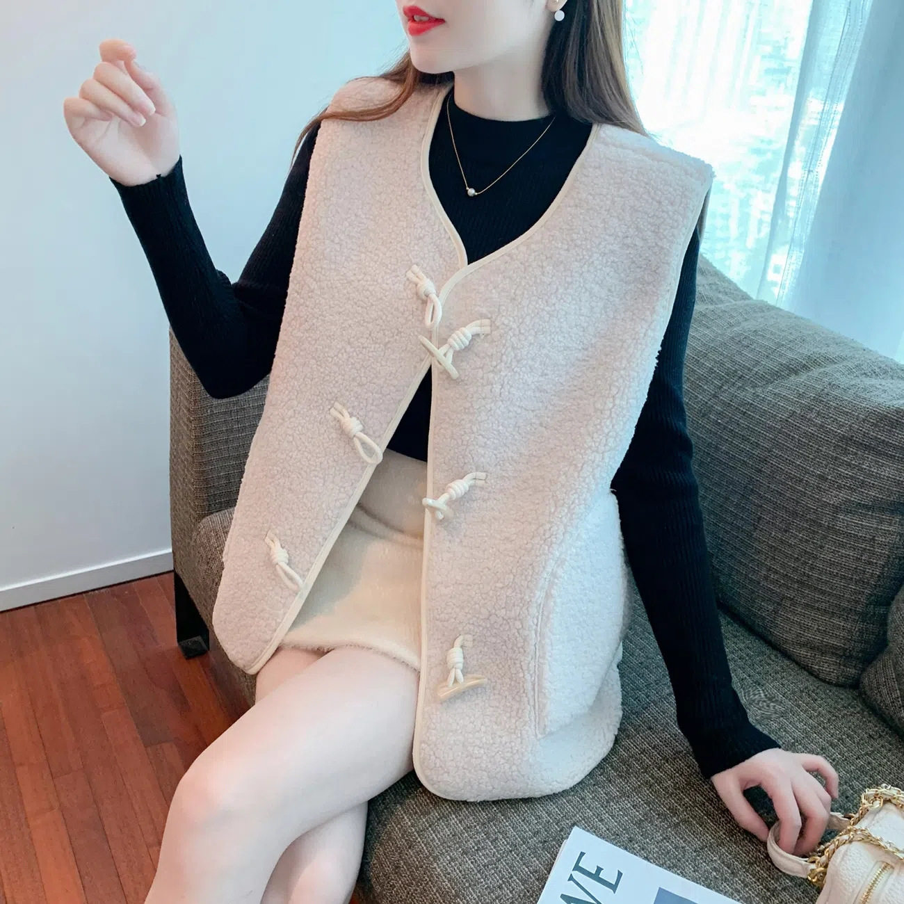 羊羔毛马甲外套女春季新款韩版皮毛一体牛角扣坎肩马夹上衣女