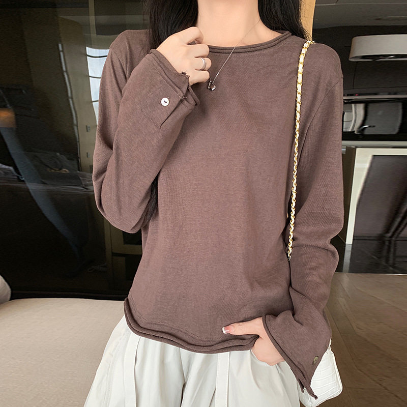 慵懒风时尚卷边圆领打底衫女秋冬季宽松显瘦袖口拼接纽扣T恤上衣