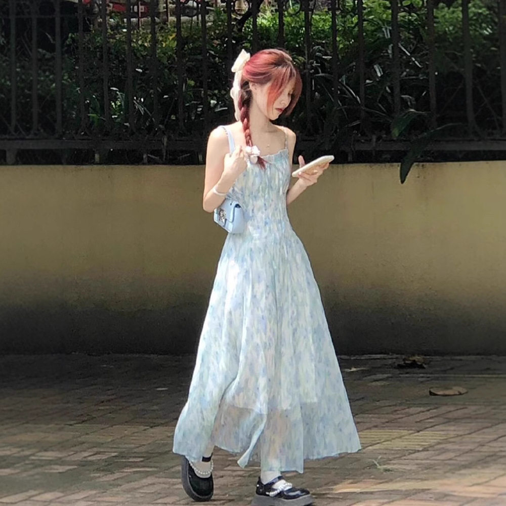 蓝色法式碎花吊带连衣裙子女装2025年夏季新款小个子海边度假长裙