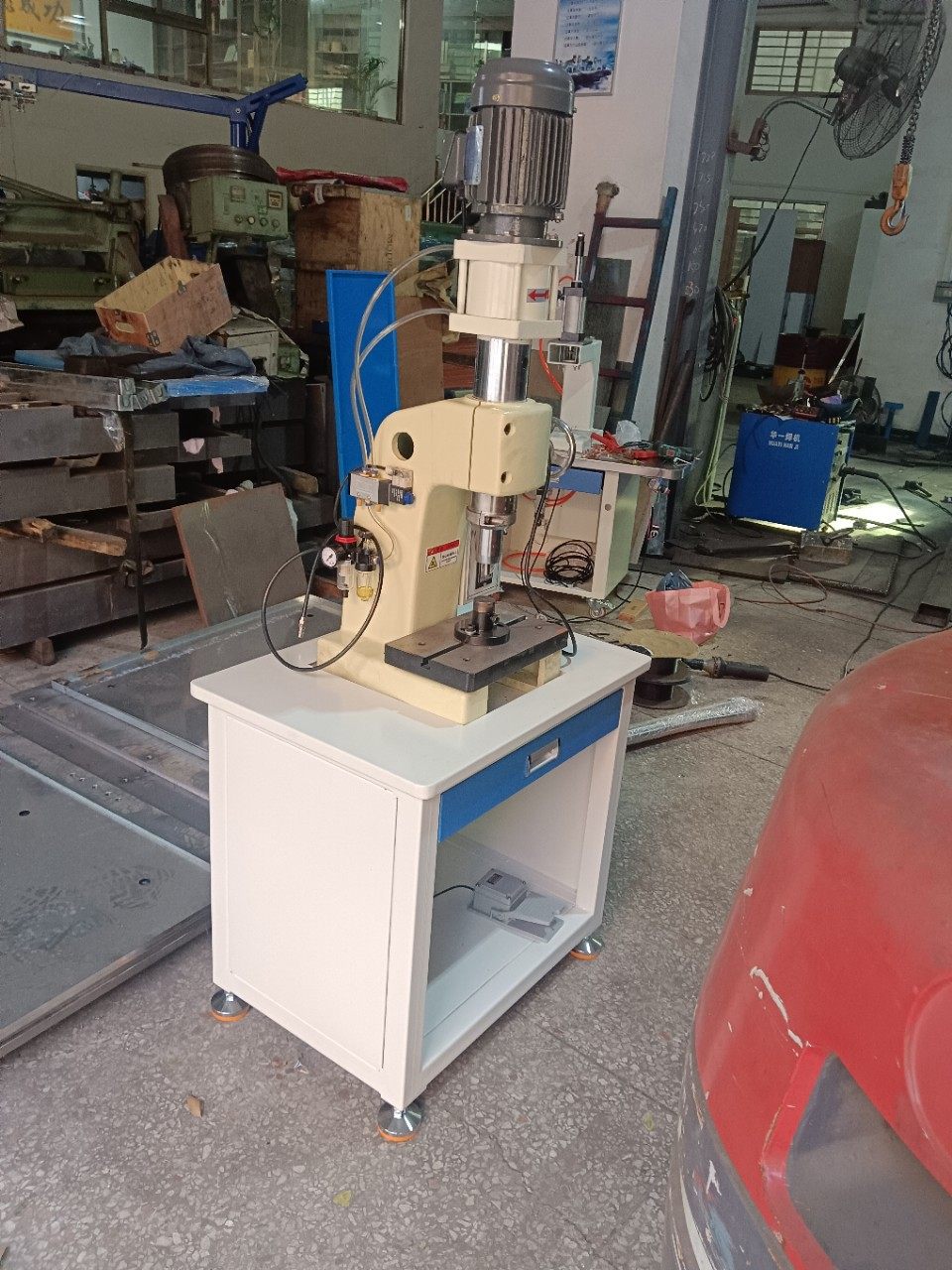 浙江汽车配件旋铆机 上海刹车片铆接机 电视支架液压旋铆机
