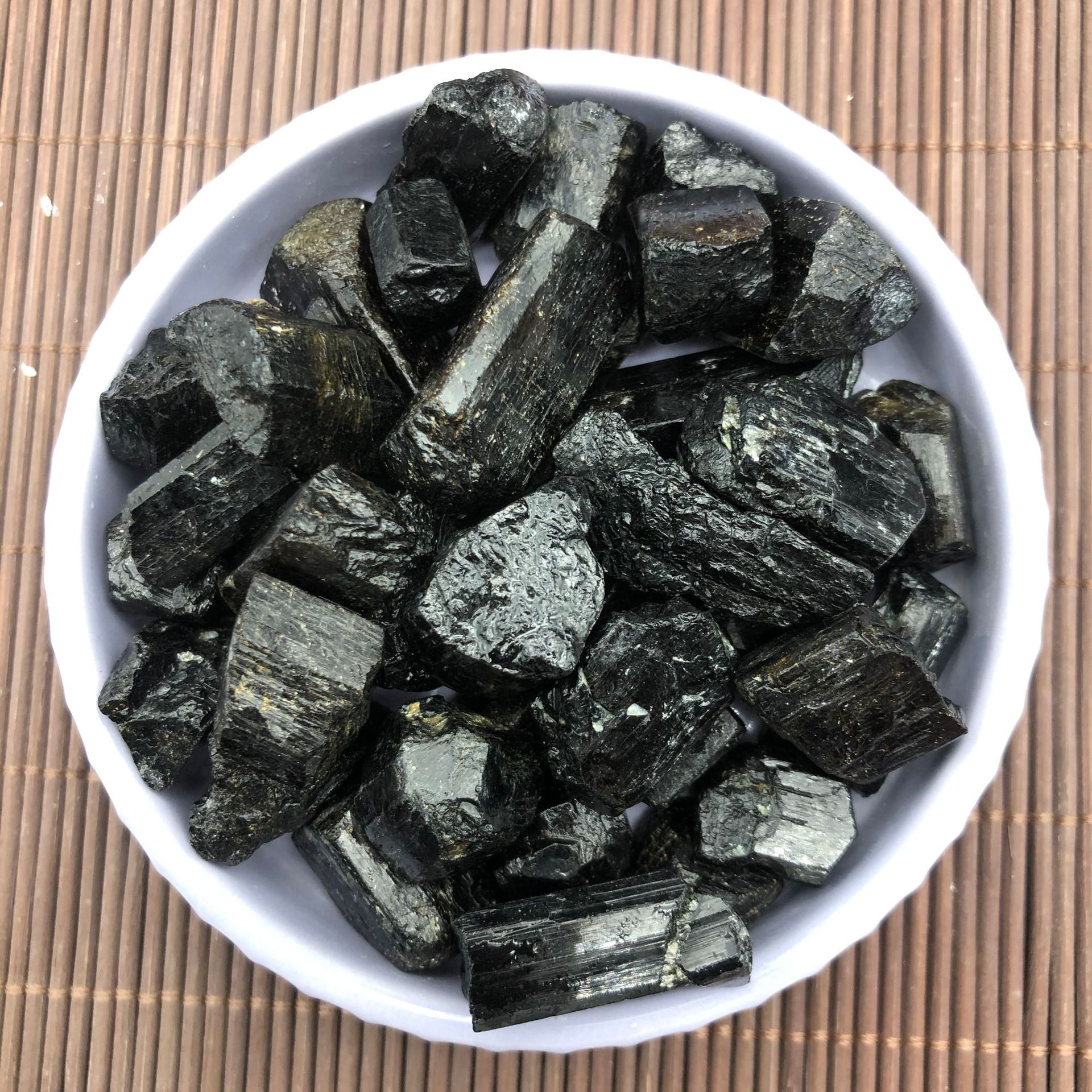 厂家供应汗蒸房用电气石块 黑色电气石颗粒 单晶体电气石