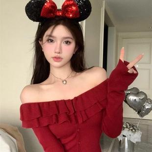 一字领露肩红色荷叶边毛衣针织衫女春秋别致绝美打底两穿短款上衣