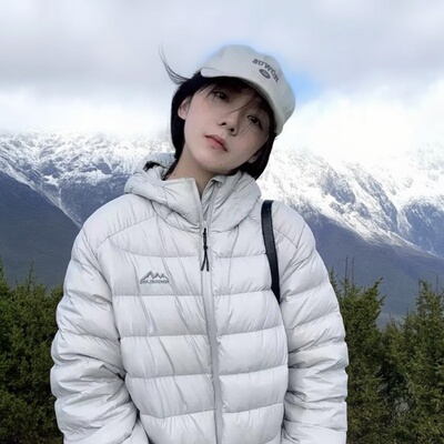 2024秋冬新款潮牌排骨轻薄羽绒服女短款户外休闲连帽时尚保暖外套