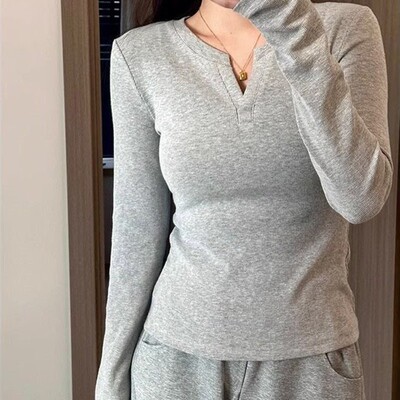 美式灰色正肩V领长袖T恤女2026春季新款修身内搭打底衫短款上衣