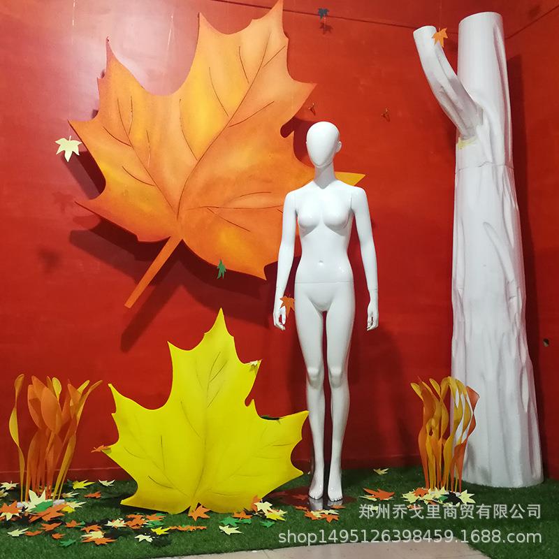 秋季橱窗道具泡沫枫叶场景布置服装店氛围个性创意陈列美陈摆件