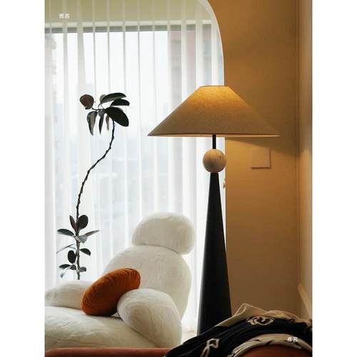 感客厅落地灯沙发边氛围灯摆件设计师极简现代轻奢立式台灯