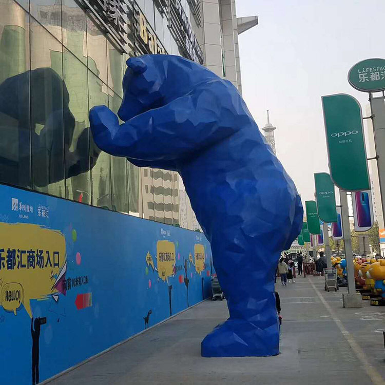 户外大型爬墙熊猫北极熊雕塑抽象几何切面动物商场玻璃钢景观雕塑